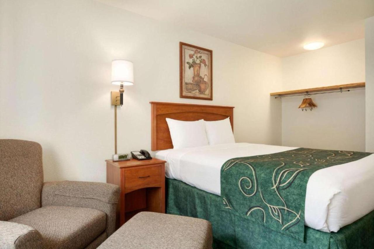 Travelodge By Wyndham Dunsmuir Extérieur photo