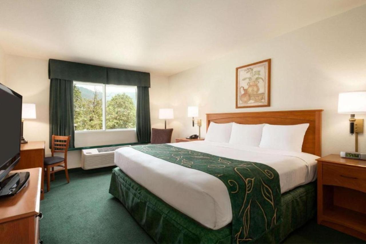 Travelodge By Wyndham Dunsmuir Extérieur photo
