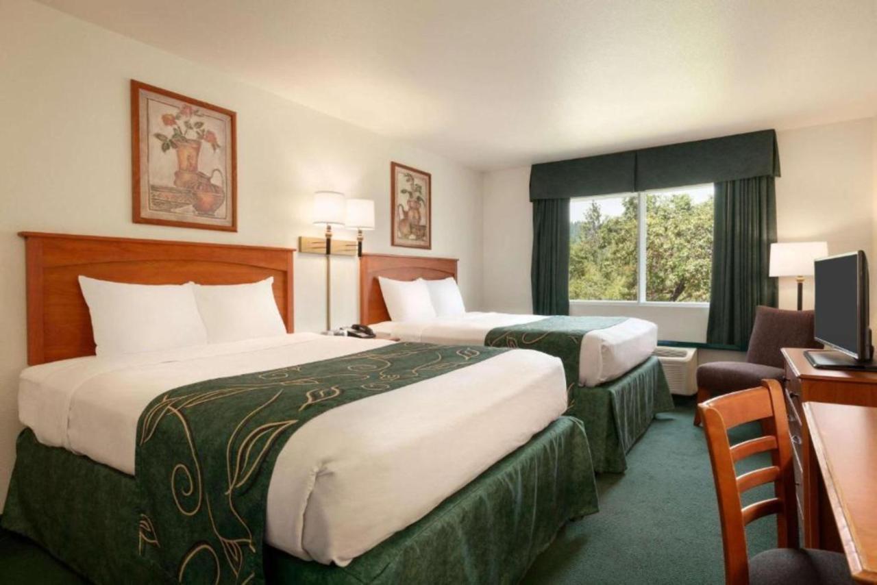 Travelodge By Wyndham Dunsmuir Extérieur photo