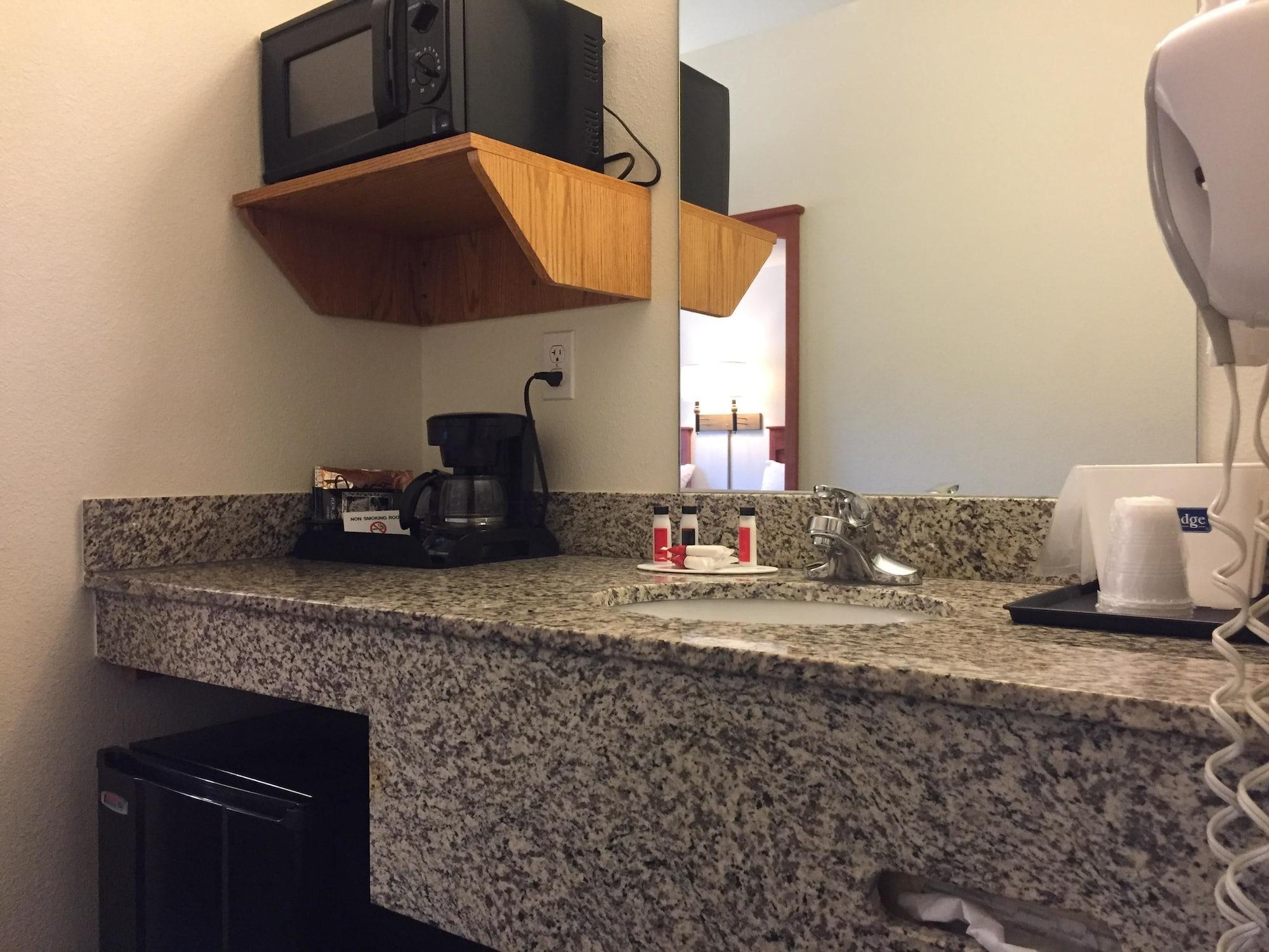 Travelodge By Wyndham Dunsmuir Extérieur photo