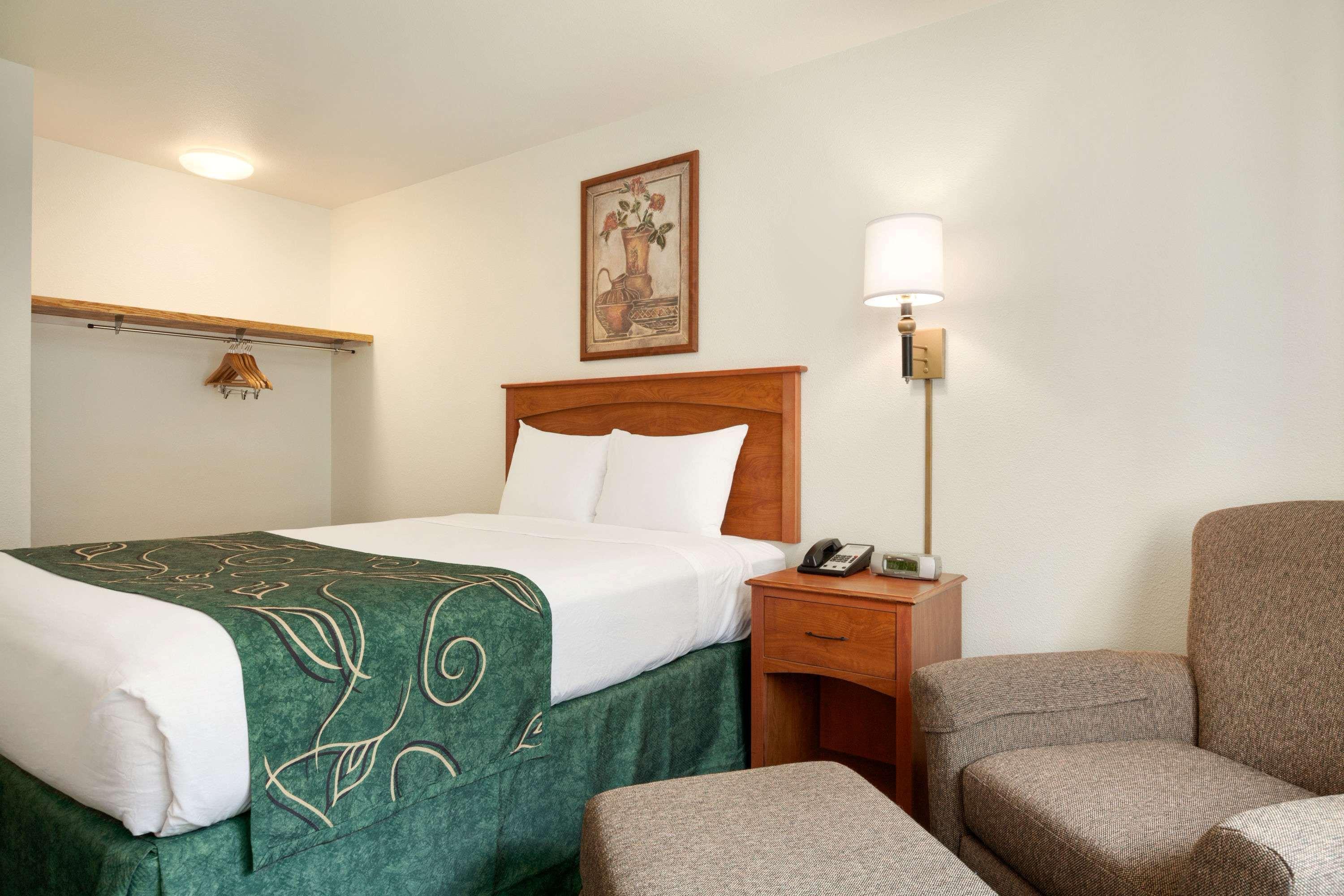 Travelodge By Wyndham Dunsmuir Extérieur photo