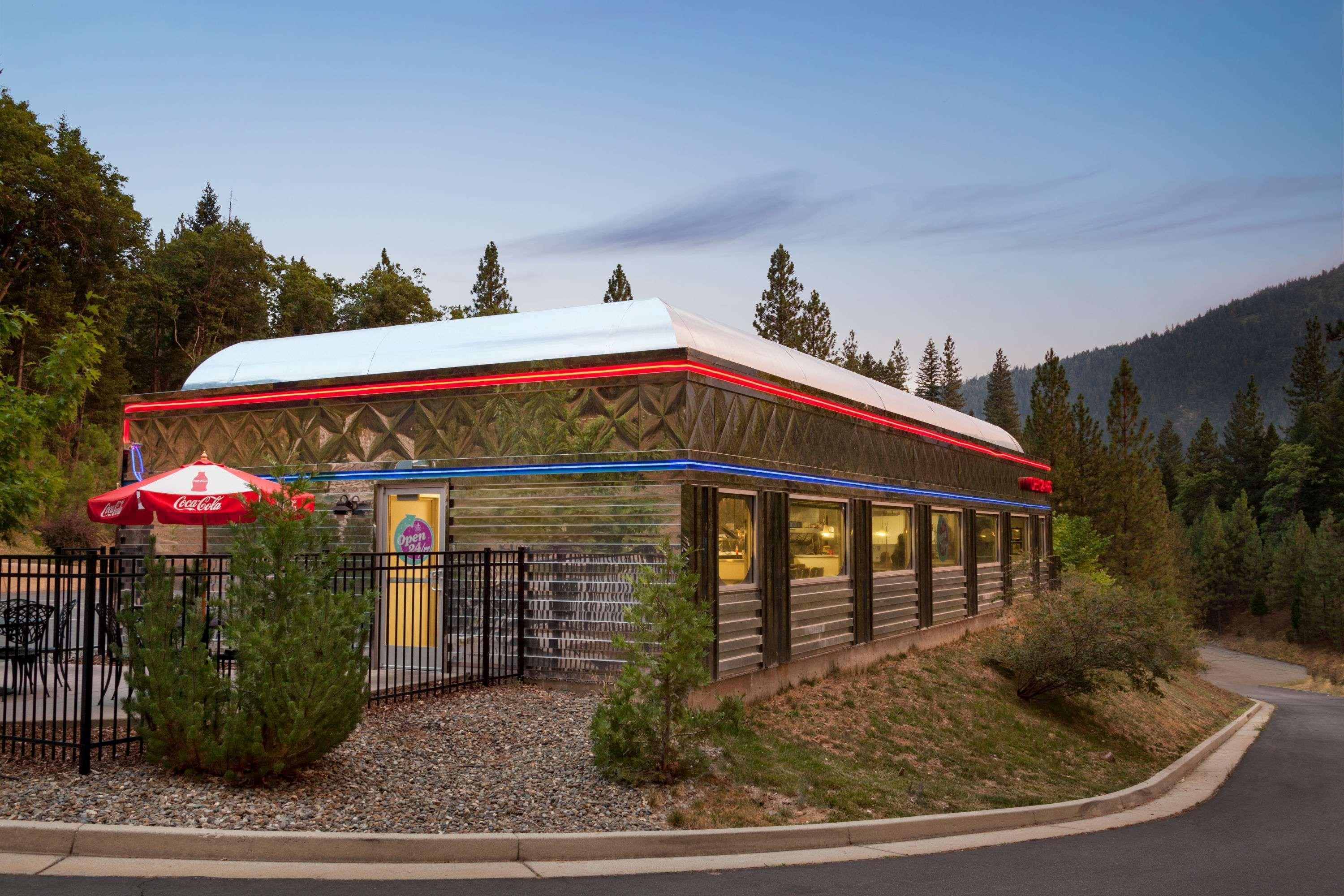 Travelodge By Wyndham Dunsmuir Extérieur photo