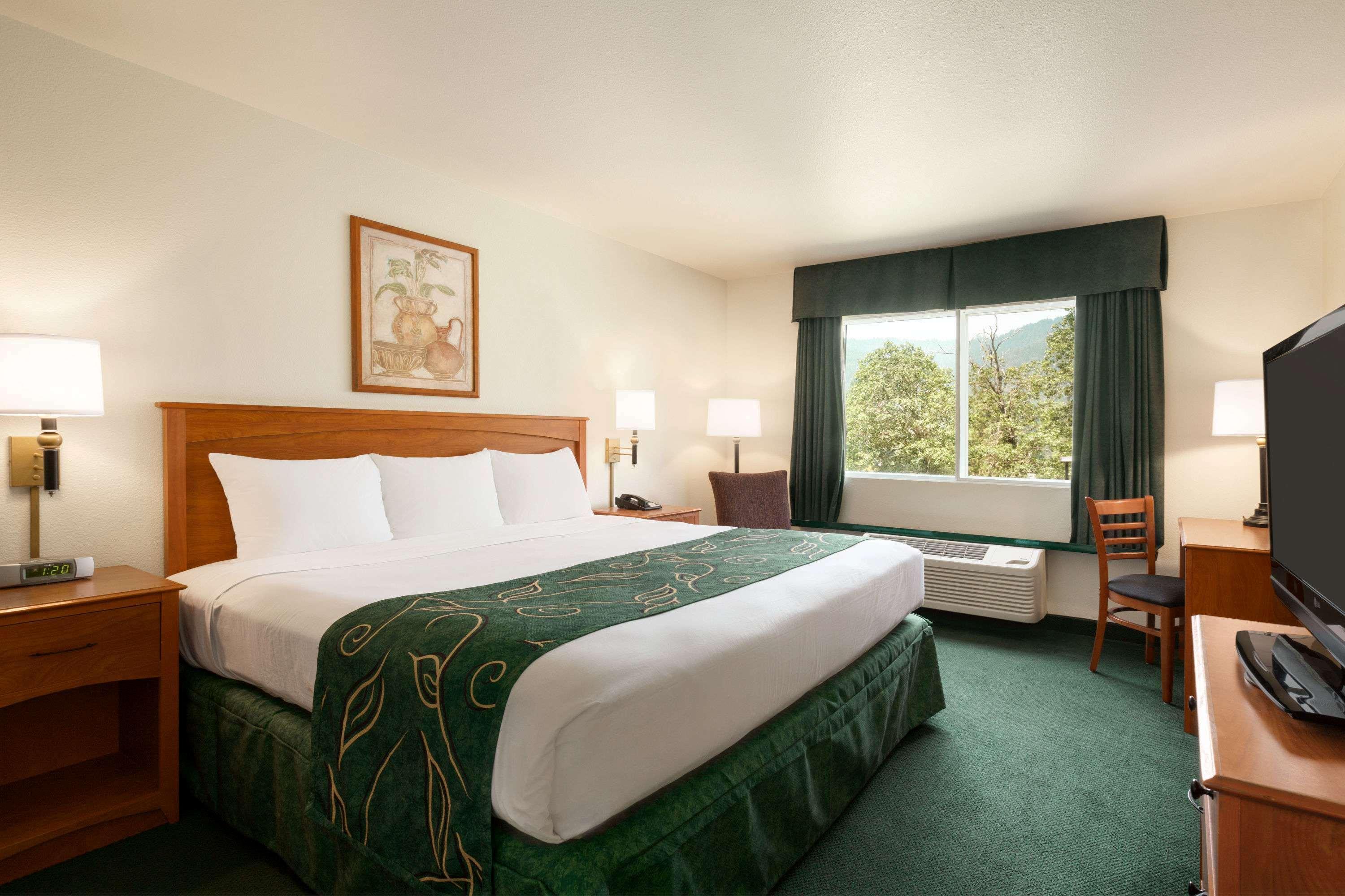 Travelodge By Wyndham Dunsmuir Extérieur photo